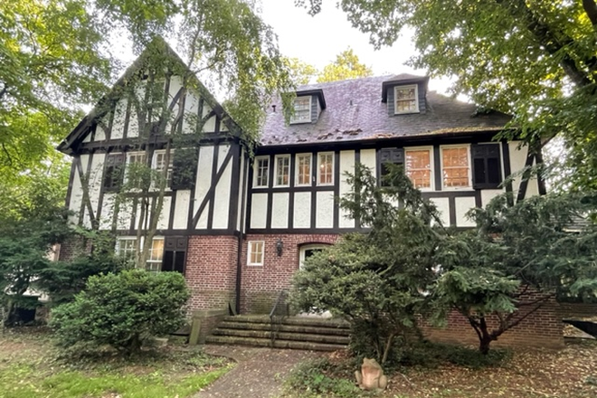 Back of House - Two bedrooms, each with their own bathroom, in stately home next to JHU campus.