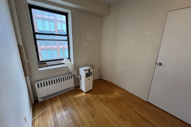 Bedroom - Room in Gramercy Apartment