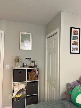 Living Space - 3 BEDROOM - HANOVER STREET, NORTH END APARTMENT! AVAILABLE!