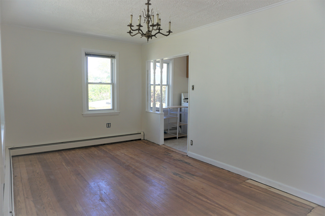 dining or living room - Standalone house perfect for 3-4 people