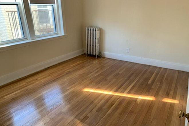 Visit hubrealtyproperties.com - Walk to campus, front facing 1 bedroom split with 2 large bedrooms, next to BC shuttle Apartments