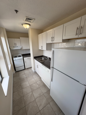 ! - No fee TWO MONTHS FREE Amazing top floor studio with great view! Dishwasher and nice kitchen! Apartments
