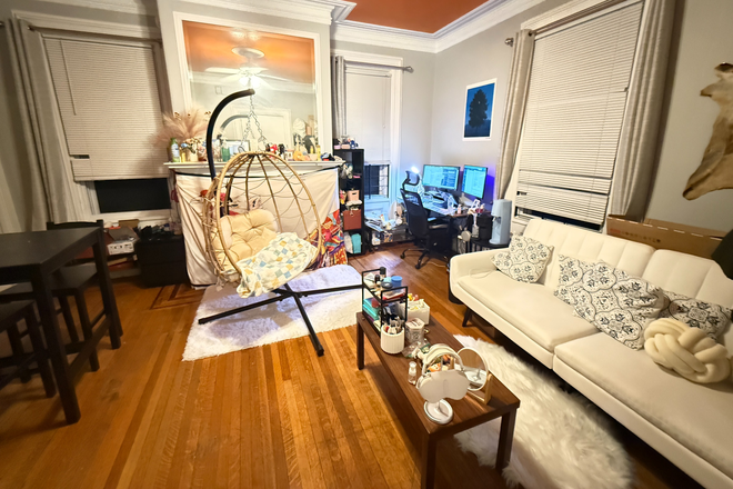 Living Room - 371 Angell St. - Utility Included- 1b1b Apartment for Winter/Spring Semester