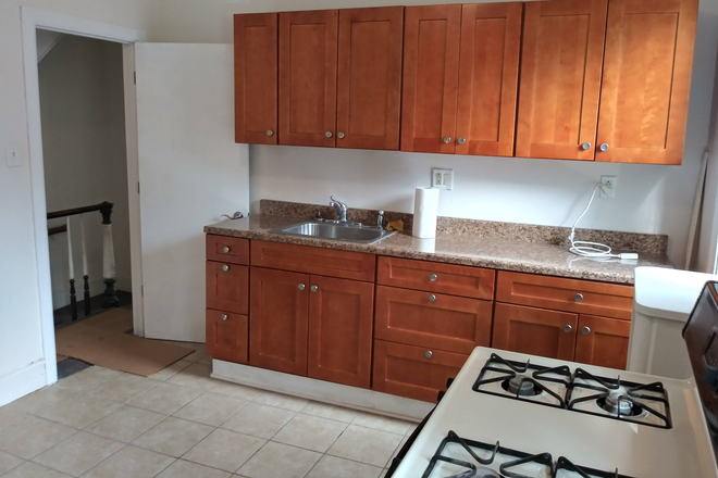 Kitchen, gas stove - 1 BR at a great price near Drexel, Upenn and Presby Hospital. Apartments