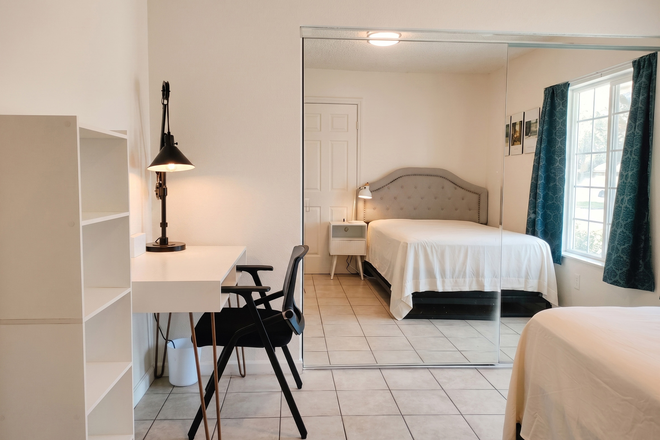 bedroom - Full Furnished Rooms Near UCR (8 min driving/ close to bus stop) Female Only House