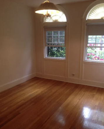 Bedroom - 4 bed 1.5 bath, house near campus