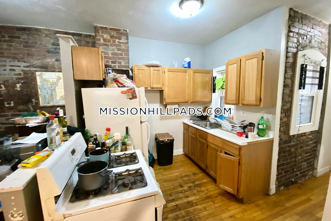 Kitchen - 9/1/24- 5bd/2 bath -  Parker st Apartments