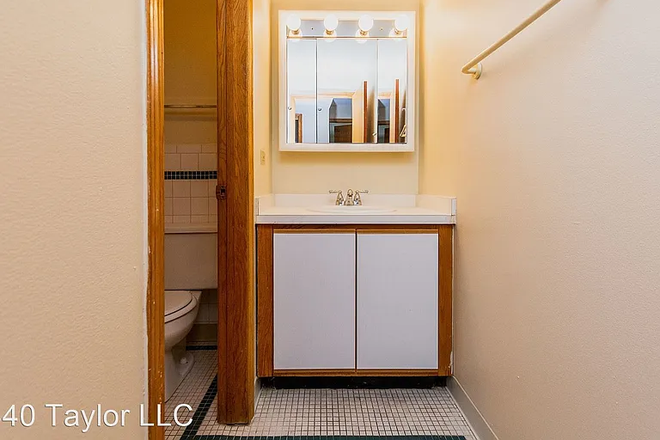 Bathroom - Apartment conveniently located between east and west campus.