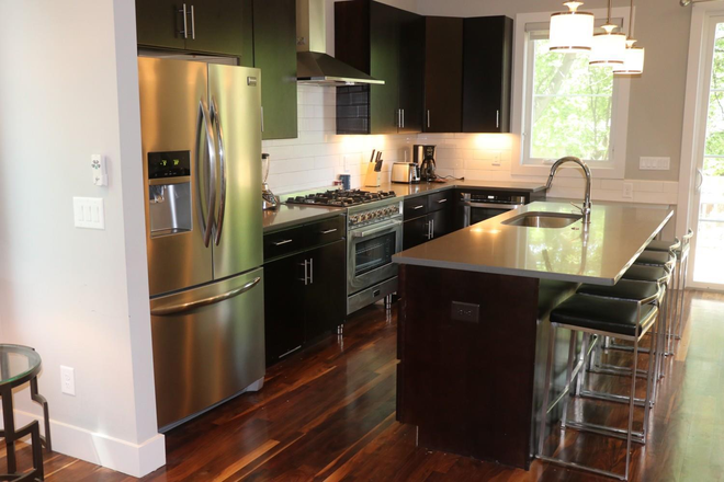 Gourmet Kitchen - Edgehill 4 bedroom, 3.5 Bath House