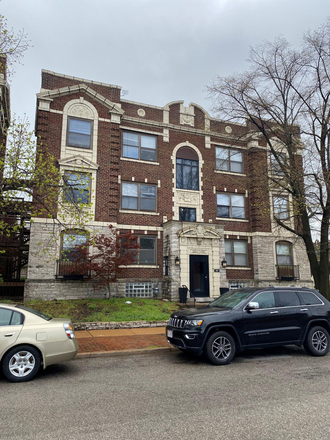 exterior - 308 Clara Ave, unit 11, 0.9 miles from Campus Apartments