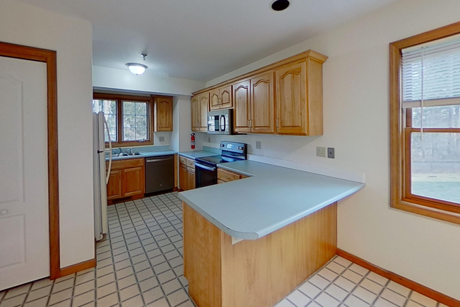 Kitchen - Four Bedroom Townhouse Near Downtown!