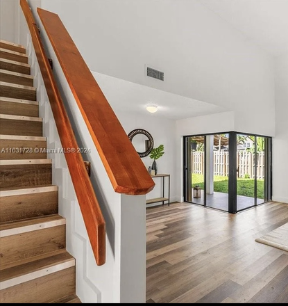 Stairs at the front entrance - Room available in a beautifully refurbished home in Westchester. Ideal for Med students on rotation.