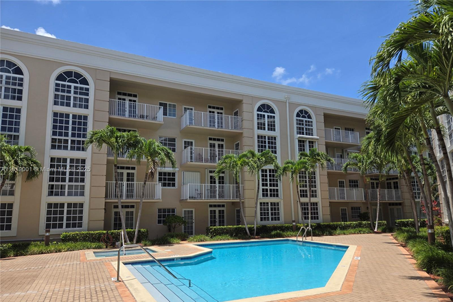 Pool - 2 Bed/2 Bath at University Inn - Looking for Roommate ASAP Apartments