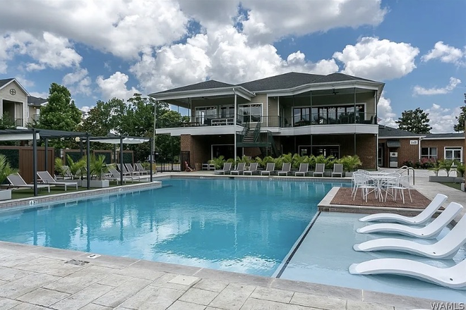 Resort style pool - Fall Semester lease, close to campus