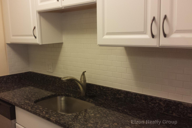 kitchen - UPDATED CONDO WITH IN-UNIT LAUNDRY- AVAILABLE 2026. BC Shuttle Outside Your Front Doorstep