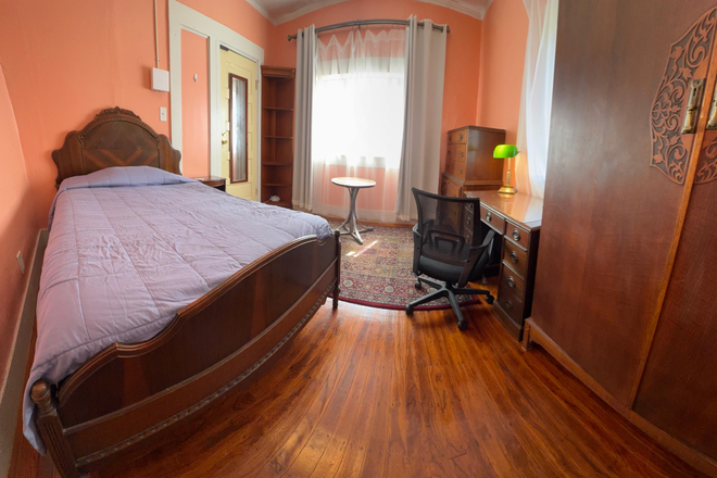 Furnished room. - PRIVATE SINGLE OCCUPANCY ROOM FURNISHED ALL UTIL. INCLUDED-Near UCB on Ashby/MLK House Next BART
