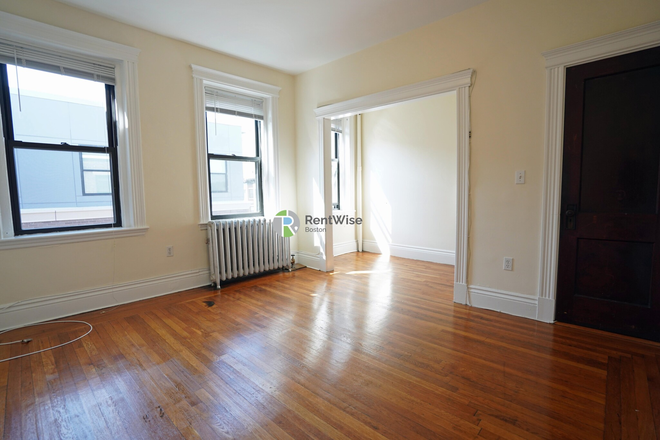 3 - $2,500 – Fenway 1BD April 18 – H/HW Inc., Near Simmons Apartments