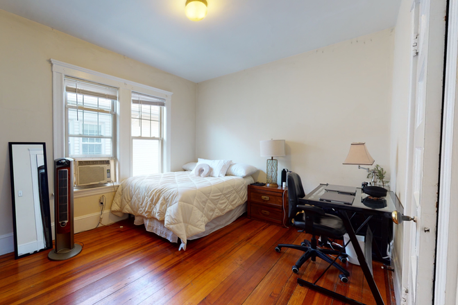 Bedroom - Deluxe furnished bedroom close to Tufts, Harvard, BU & MIT! Excellent Condition! Apartments