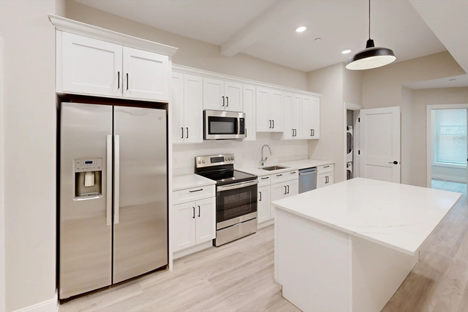 Call NOW for showings! 617-236-8600 - TREMONT ST - *NO FEE* LUXE 4BR NEWLY RENOVATED IN THEATER DIST FOR *9/1/2026* W/ 2 BATH, W/D IN UNIT Apartments