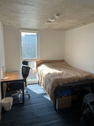 1 private bedroom - 1 private room on spadina and college street