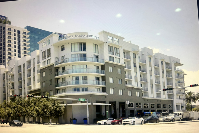 building - pearl at Dadeland Apartments