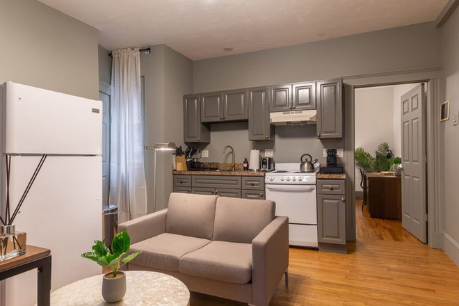 Visit hubrealtyproperties.com - No realtor fee, wonderful rare parkview 3 bedroom, don't miss this one Apartments