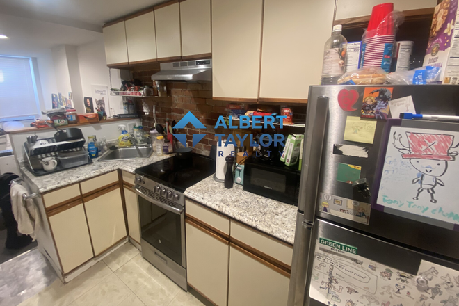 Kitchen - Large 2 Bedroom in Fenway!! Across from NEU Law!! Apartments