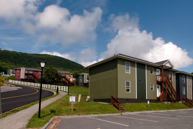 Exterior - Mtn views, hardwood floors & deck near AppalCART. $100/mo rent credit & no deposit!