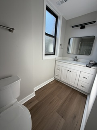 Bathroom vanity - 2 Bedroom 1 Bath - Quiet building Apartments