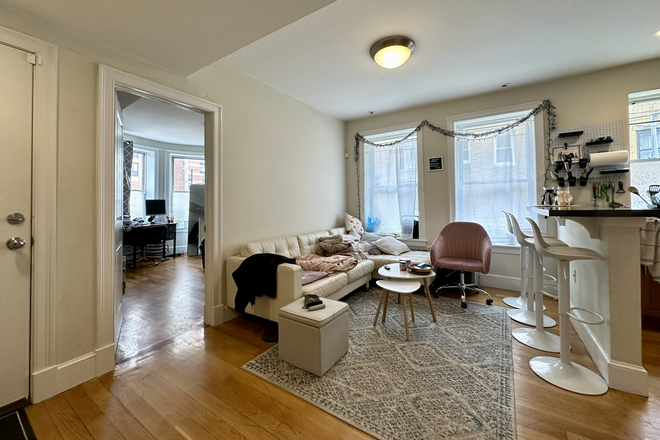 living room - Modern 4 bed/2 bath duplex with AC, deck and in unit laundry - no fee! Apartments