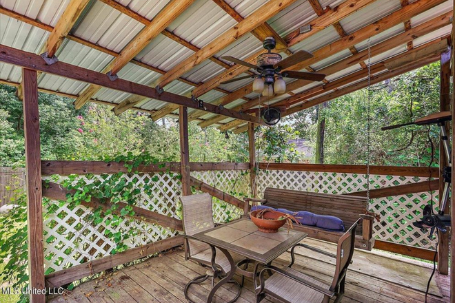 Back Deck - Large House with Room to Rent