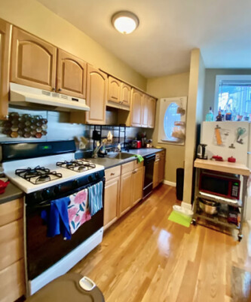 LIVING - BEAUTIFUL 1 BED WITH CENTRAL A/C AVAIL. 9/1/25! Apartments