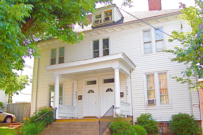 Front Photo - 209 14th Street