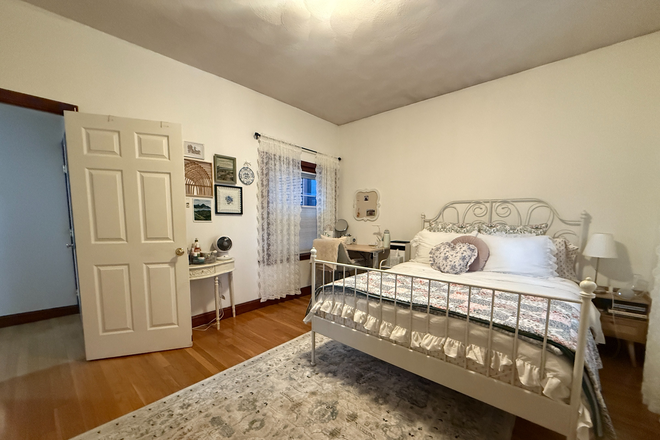 Bedroom - Private Room Sublet Available for May 1 - August 31 in 4 bed 2 bath Apartments