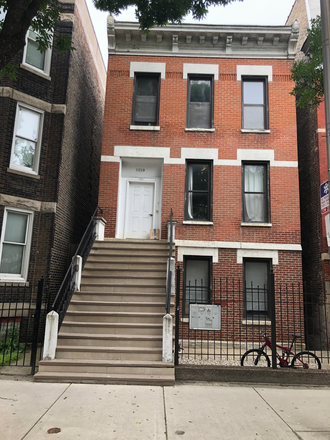 Street view - Spacious 2nd floor 3 bedroom unit Apartments