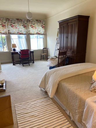 Bedroom - Spacious Bdrm+ office + priv bathroom en suite + office $700/month + 10 hrs of help House