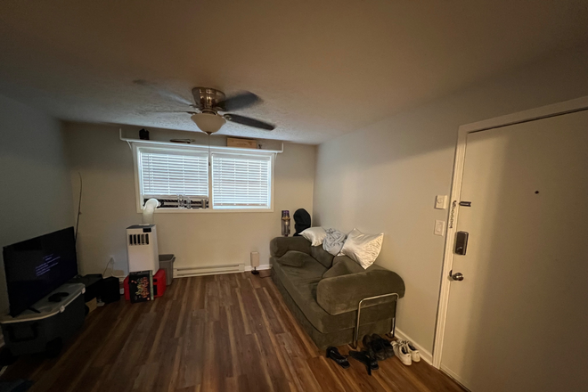 Photo - Holmes Properties, Right off King St (MALE PREF) Apartments