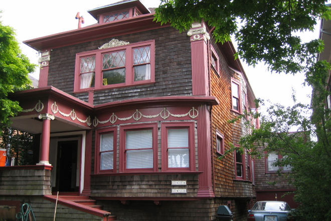FRONT VICTORIAN HOME - Spacious Victorian Home in Elmwood District, available for UC Berkeley students, Bike to CAL.