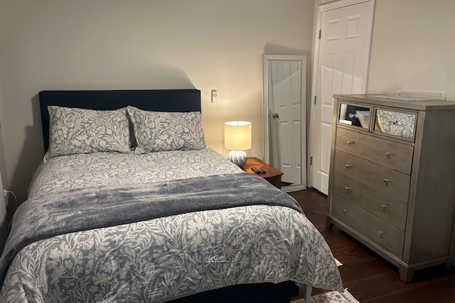 Cozy self contained bedroom - Furnished room with bathroom for rent, utilities included Townhome