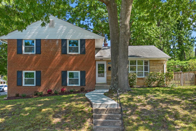 Front house - Premium Student Housing Near UMD | Newly Renovated | Modern Study Lounge | Cozy Shared Spaces