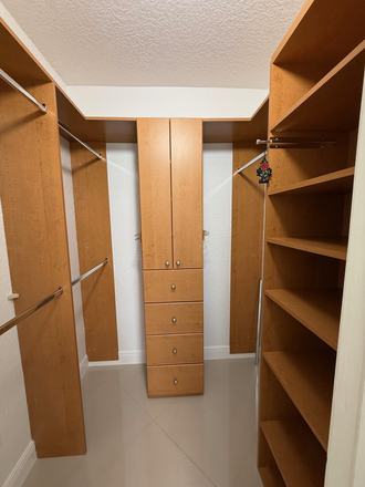 your walk in built in closet system - Fresh private room in townhouse with bathroom in furnished living room and kitchen, laundry room