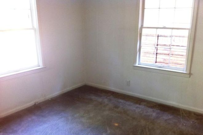 Bedroom - One mile from campus House