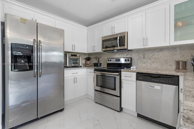 Kitchen - Waterfront townhome 3/3 serenity in Miramar
