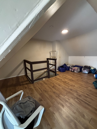 Third Floor Loft - 2 bedrooms right of Pearl St Triplex