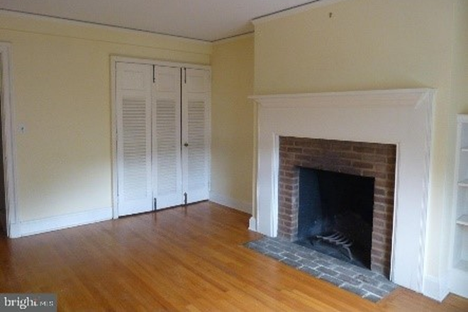 Living room - Studio-Palmer Square West-Princeton Condo