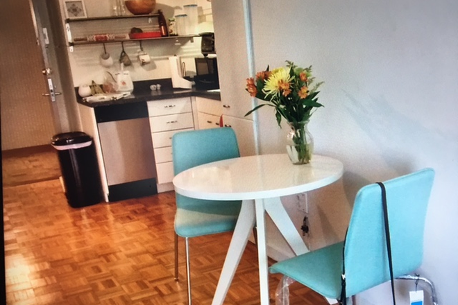 dining area - Hopkinson House on Washington Square 4 blocks from Jefferson Campus