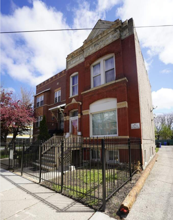 Exterior View - Sun Filled 2BD/1Bath W/Parking