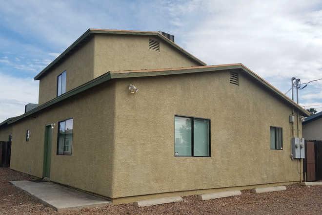Front of the home - Updated 5 bed 4 bath home next to the Honor Village