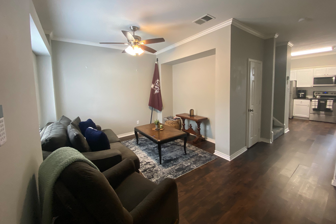 Entry/Living Room - 301 Nimitz St Apartment