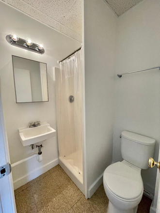 Visit hubrealtyproperties.com - Back Bay studio, great dorm alternative Apartments